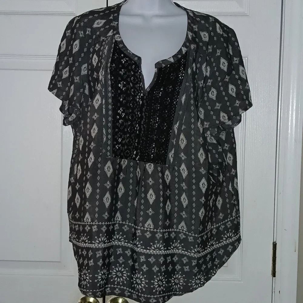 Kim Rogers Curvy gray and black v neck blouse Sz 1X NWOT
